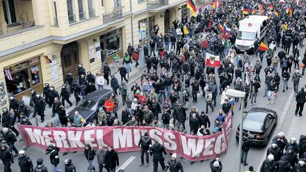 "Merkel muss weg", Schlachtruf rechter Verschwörungstheoretiker. 