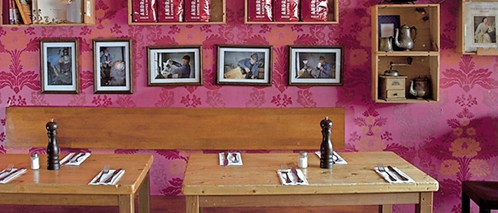 Gemütlicher Kneipen-Charme zu alpenländischer Küche im Restaurant "Sissi" in Schöneberg.
