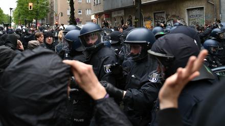 Auch in diesem Jahr kommen wieder zahlreiche Polizisten aus ganz Deutschland zum Einsatz am 1. Mai nach Berlin. (Archivbild von 2017)