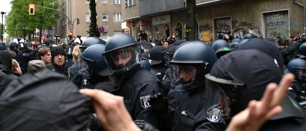 Auch in diesem Jahr kommen wieder zahlreiche Polizisten aus ganz Deutschland zum Einsatz am 1. Mai nach Berlin. (Archivbild von 2017)