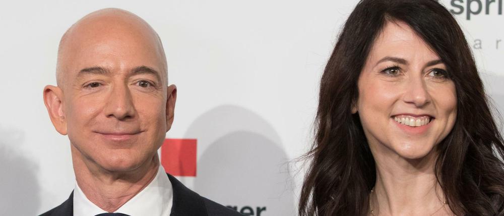 Amazon-Chef Jeff Bezos und seine Frau MacKenzie Bezos bei der Verleihung des Axel Springer Award in Berlin.