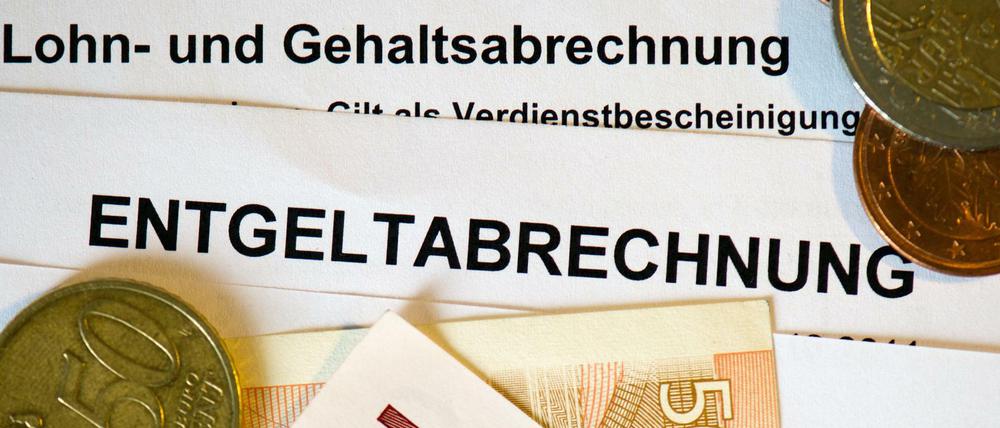 Bis zu 1000 Euro könnte ein bedingungsloses Grundeinkommen betragen, schätzen Führungskräfte in einer aktuellen Studie.