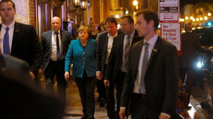 Kanzlerin Angela Merkel auf dem Weg ins Hotel nach dem Abendessen in Washington. 