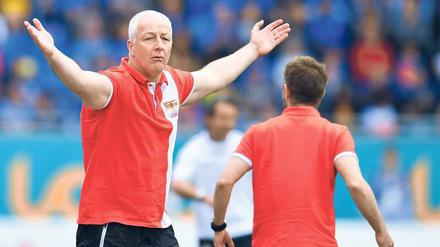 Nichts zu holen. Unions Trainer André Hofschneider verantwortet die schlechteste Zweitliga-Mannschaft der Rückrunde, dennoch sehen die Klub-Verantwortlichen um Präsident Dirk Zingler keinen Grund, ihn zu entlassen. 
