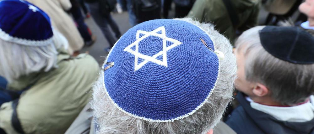 Berlin trägt Kippa. Auch symbolische Aktionen können einen Beitrag leisten.