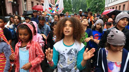 Symbol für Pluralität. Kinderumzug beim Karneval der Kulturen in Berlin-Kreuzberg.