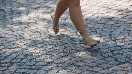 Eine neue Studie von Sportmedizinern aus Deutschland und Südafrika belegt: Barfußlaufen ist gesund.