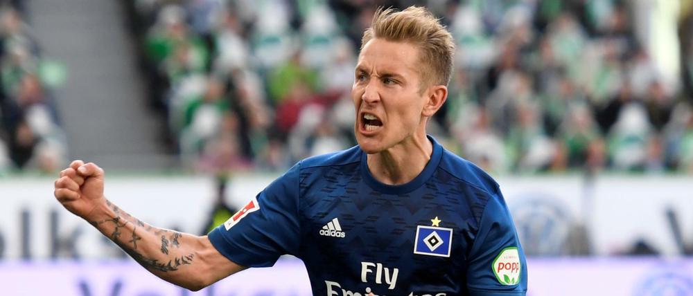 Lewis Holtby freut sich über sein Tor zum 2:0.