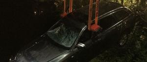 In der Nacht zu Dienstag barg die Feuerwehr einen Audi, der in den Landwehrkanal gerast war.