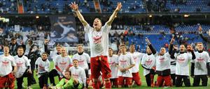 Bastian Schweinsteiger und die Spieler des FC Bayern jubeln nach dem Halbfinale 2012. 