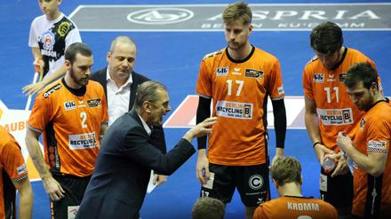 Mit voller Leidenschaft dabei. Volleys-Trainer Stelian Moculescu während einer Auszeit. 