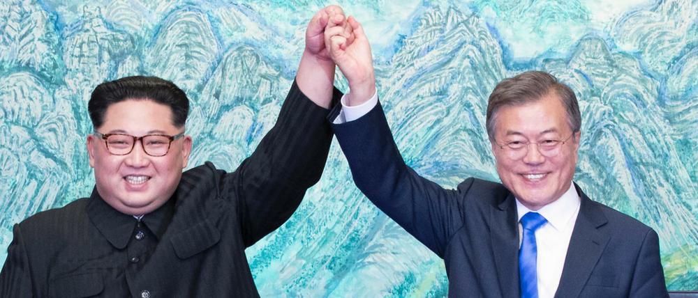 Kim Jong Un und Moon Jae In im Grenzdorf Panmunjom