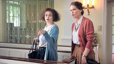 Helena Bonham Carter (links) und Hilary Swank als Eleanor und Colette.