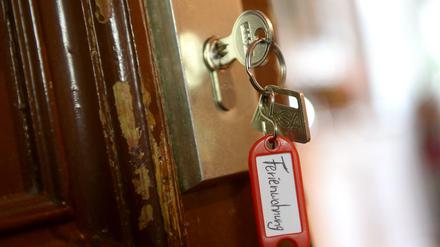 Wer seine Wohnung während untervermieten will, kann dies ab sofort für bis zu 60 Tage im Jahr genehmigungsfrei tun.