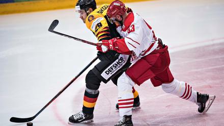 WM-Kampf. Leon Draisaitl (l.) eröffnet die WM mit Deutschland gegen Peter Regin und Dänemark.