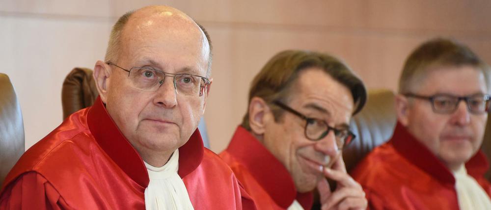 Ferdinand Kirchhof (links) ist Vizepräsident des Bundesverfassungsgerichts, das über die Verfassungsbeschwerden zur Erhebung des Rundfunkbeitrages urteilen wird.