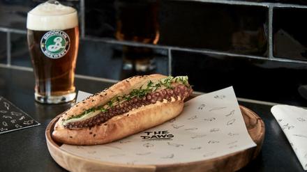 Im "Special Dawg" räkelt sich ein Oktopusarm.