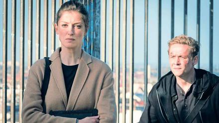 Noch bedrohlicher wird es in „You Are Wanted“ für Lukas und Hanna Franke (Alexandra Maria Lara und Matthias Schweighöfer).