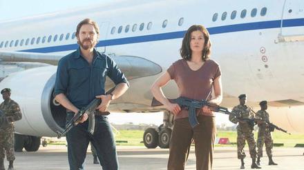 Der Terrorist Wilfried Böse, im Film gespielt von Daniel Brühl, soll bei der Entführung sehr nervös gewesen sein. Brigitte Kuhlmann (Rosamund Pike) hingegen eiskalt. 