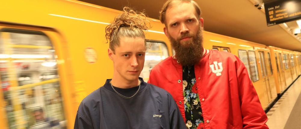 iVerliebt in Berlin. Über zweihundert Songs wurden bereits über die deutsche Hauptstadt geschrieben. Bennet Seuss (li.) und Anton Bruch haben diese Sammlung um ein Lied erweitert.