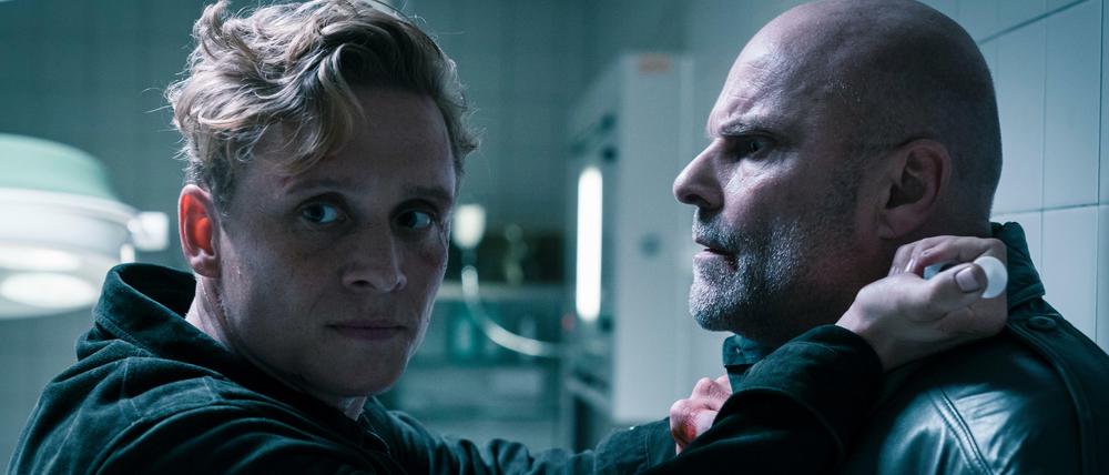 In der zweiten Staffel der Amazon-Serie "You Are Wanted" muss sich Matthias Schweighöfer als Lukas Franke den BND vom Hals halten.