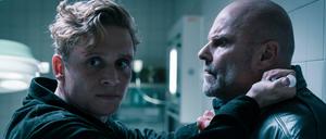 In der zweiten Staffel der Amazon-Serie "You Are Wanted" muss sich Matthias Schweighöfer als Lukas Franke den BND vom Hals halten.