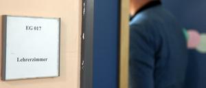 Das Lehrerzimmer kann ein Schutzraum sein, wenn Lehrkräfte von Schülern bedroht werden.