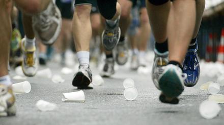Vermüllt. Und wer macht sauber? Beim Plogging jedenfalls die Läuferinnen und Läufer!