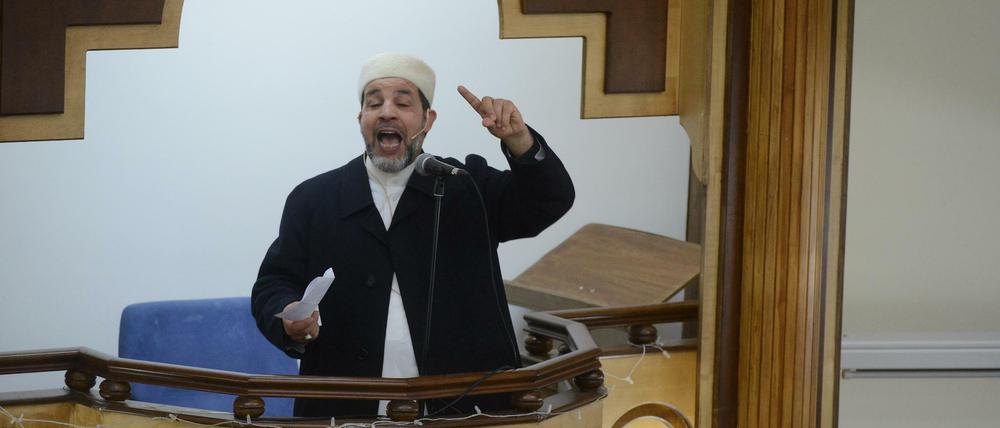 Imam Taha Sabri in der Neuköllner Moschee in der Flughafenstraße.