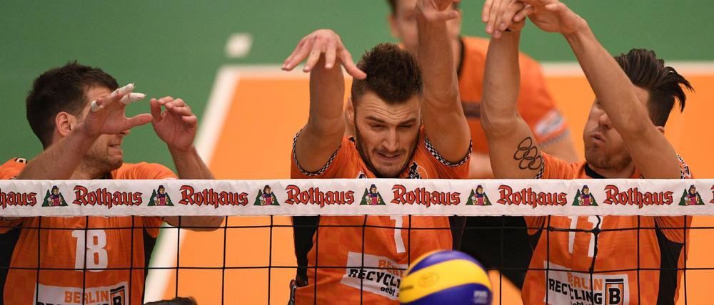 Starkes Block-Team: Für einen Sieg in Friedrichshafen reichte es am Mittwoch aber nicht für die Volleys.