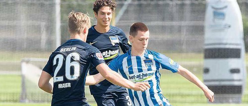 Mit feinem Fuß. Der 18 Jahre alte Julius Kade spielte in dieser Saison auch schon für Herthas Profiteam in der Europa League.