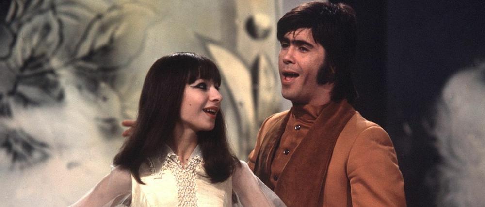 Das israelische Gesangsduo Esther und Abi Ofarim bei einem Auftritt in Deutschland (undatiertes Archivfoto).