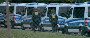 DEr Großeinsatz der Polizei in der Flüchtlingsunterkunft in Ellwangen hat Diskussionen um die geplanten Ankerzentren befeuert.