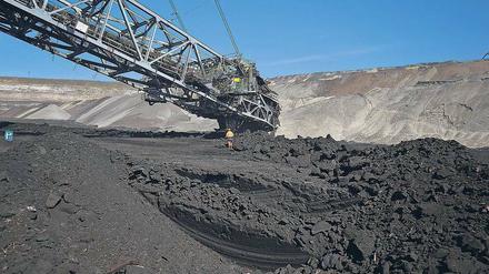 Auslaufmodell: Die Allianz zieht sich aus dem Geschäft mit fossilen Brennstoffen wie der Braunkohle zurück. Foto: Oliver Berg/dpa