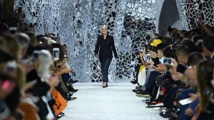 Maria Grazia Chiuri nach der Dior-Schau für Frühjahr/Sommer 2018