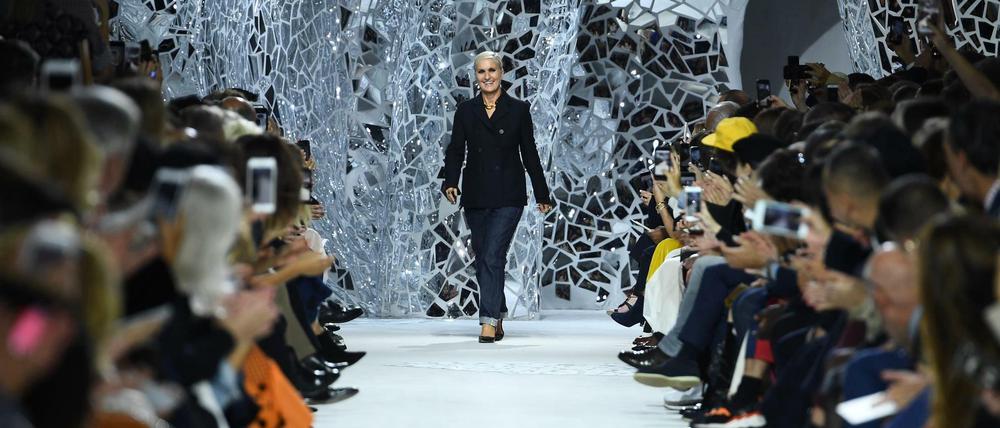 Maria Grazia Chiuri nach der Dior-Schau für Frühjahr/Sommer 2018