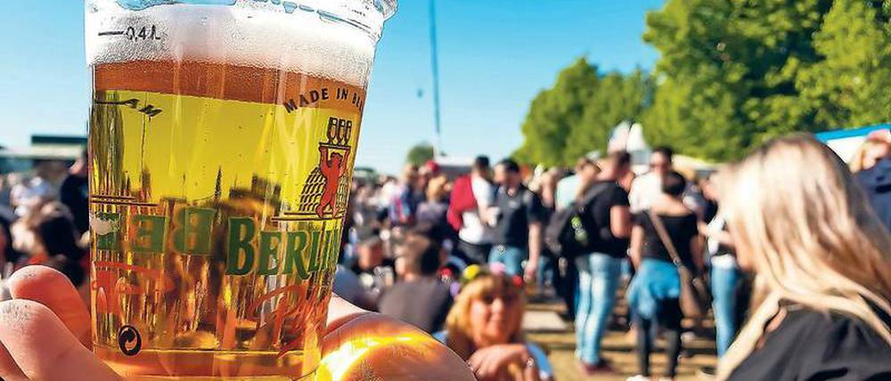 Über den Durst. Betrunkene Festbesucher gehören in Werder schon fast zur Folklore – sehr zum Missfallen der nüchternen Ausflügler.