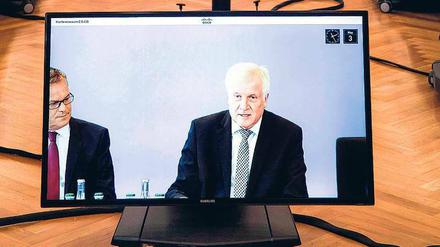 Ganz vorne. Horst Seehofer gibt sich versöhnlich. Auch bei der Frage nach der Obergrenze verzichtete der Bundesinnenminister auf Prinzipienreiterei.