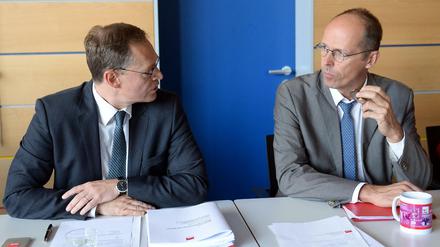 Berlins Regierungschef Müller (l.) und der zurückgetretene stellvertretende SPD-Landesvorsitzende Rackles.