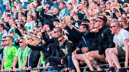 Schnauze voll. Wolfsburger Anhänger nach dem 1:4 ihrer Mannschaft bei RB Leipzig.