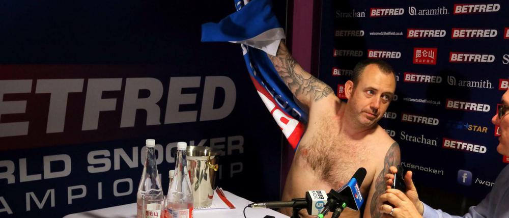 Prächtiges Brusthaar. Mark Williams nach gewonnener Weltmeisterschaft.