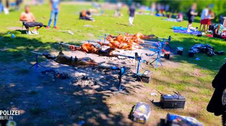 Schaf am Spieß. Dieses Festessen im Volkspark Friedrichshain wurde im Mai von der Polizei unterbrochen.