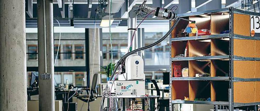 Roboter lernen von Humboldt-Professor Oliver Brock in Berlin geschicktes Zugreifen.