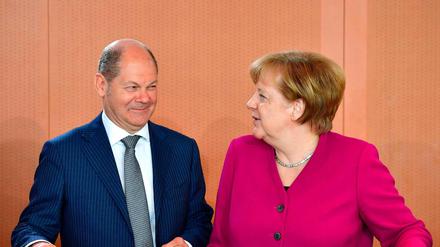 Gute Nachrichten für die Regierung: Finanzminister Olaf Scholz (SPD) mit Kanzlerin Angela Merkel (CDU)