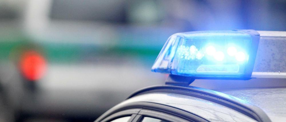 Blaulichter von Polizeifahrzeugen (Symbolbild)