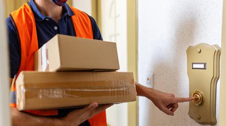 Paketen hinterherrennen zu müssen, plagt viele Kunden von Online-Shops.