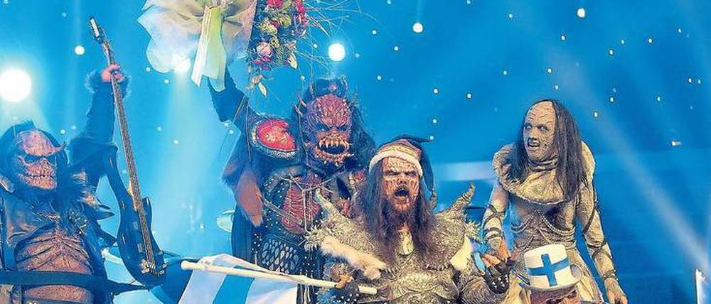 Skurril und erfolgreich: Die finnische Hardrockband Lordi 2006 feiert ihren Sieg im Wettbewerb.