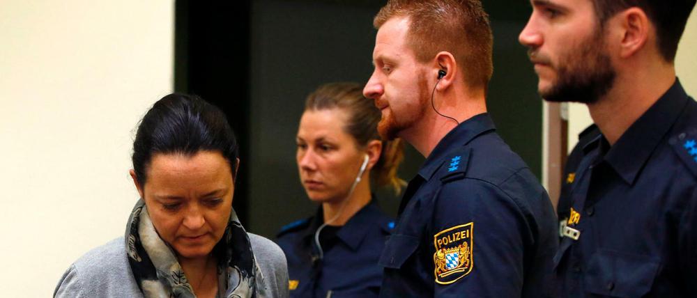 Die Angeklagte Beate Zschäpe bei der Ankunft im Gerichtssaal Anfang Mai.