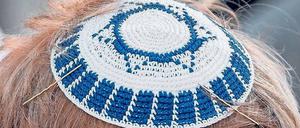 Erkennungszeichen. Die Kippa wird von jüdischen Männern getragen.