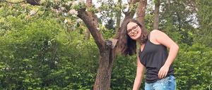 Annalina Landsberg im Garten ihrer Eltern in Frohnau.